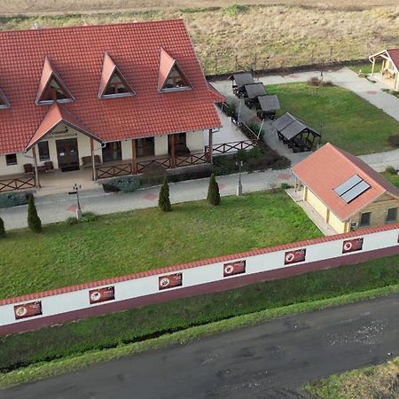 Tuzseri Palinka Tanya Exterior photo